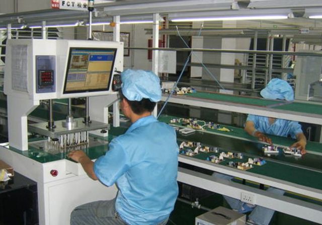 深圳口述史:為找老婆進萬人電子廠,大學(xué)生干流水線5年仍打光棍